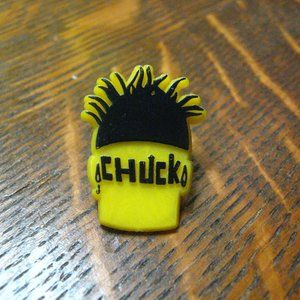 😑 Chuck Spiky Hair Vintage Lapel Pin